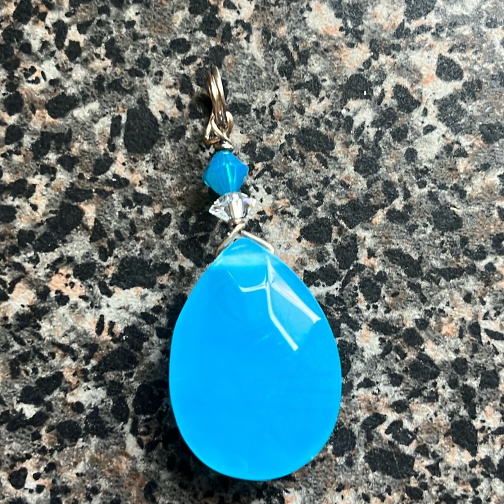 NWOT Gorgeous blue pendant with Swarovski/ Sterling